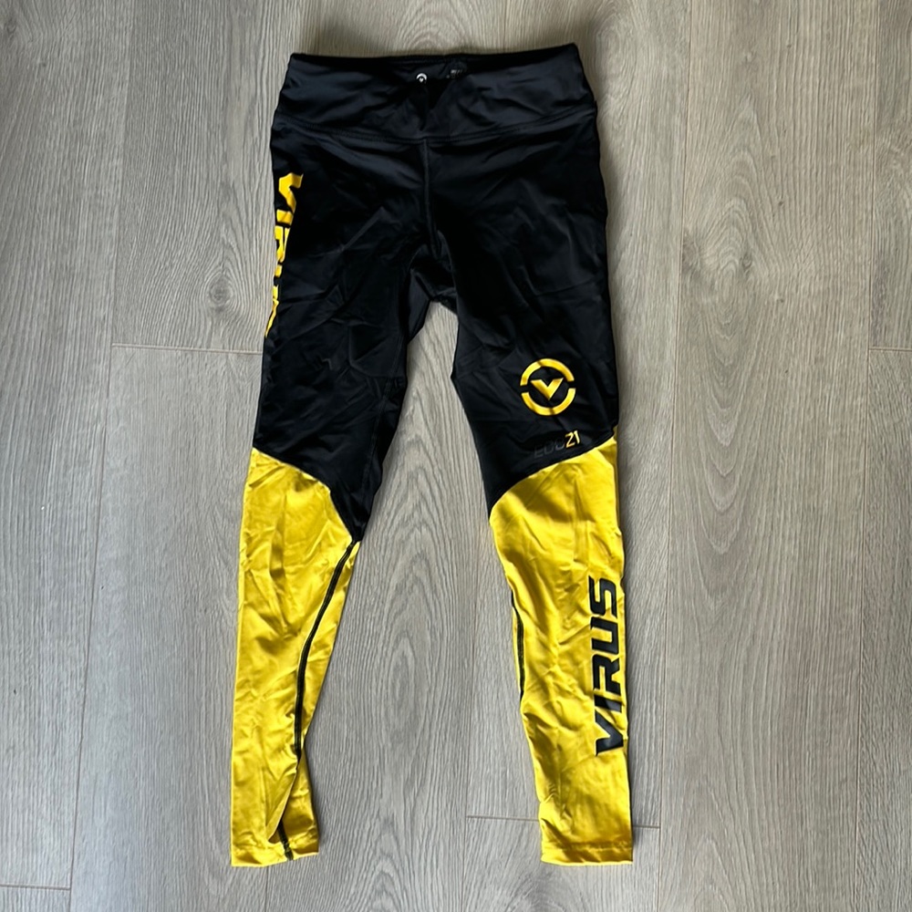 Virus Intl Leggings